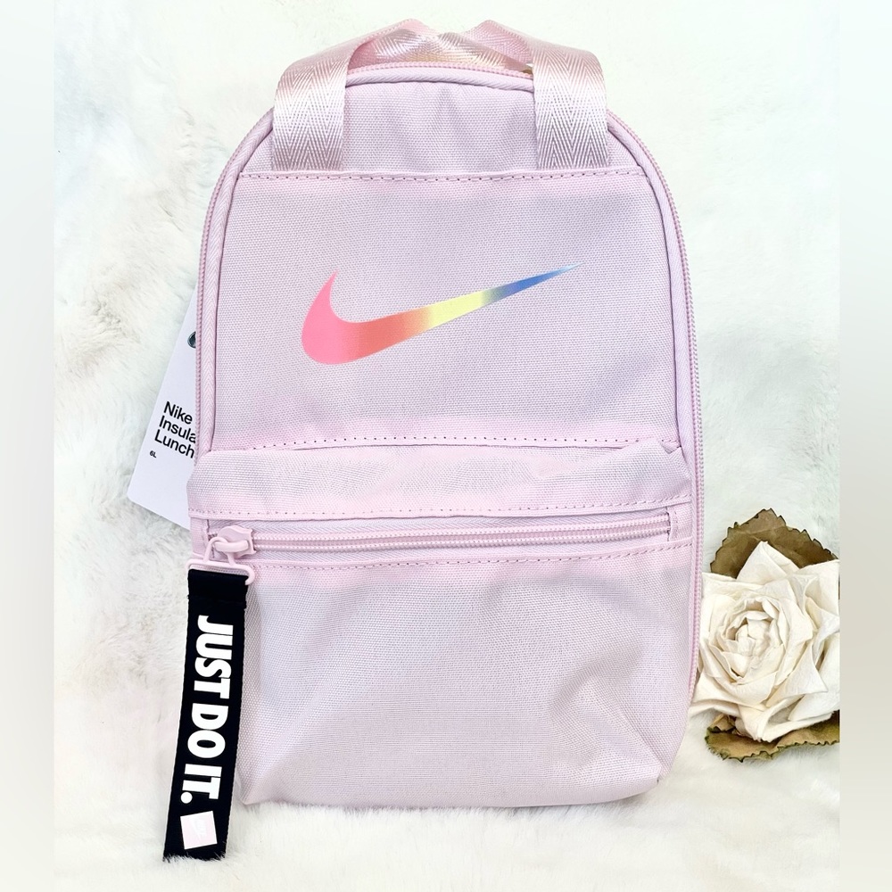 New with tags NIKE INSULATED LUNCH BAG 6L with Coated lining for easy cleaning